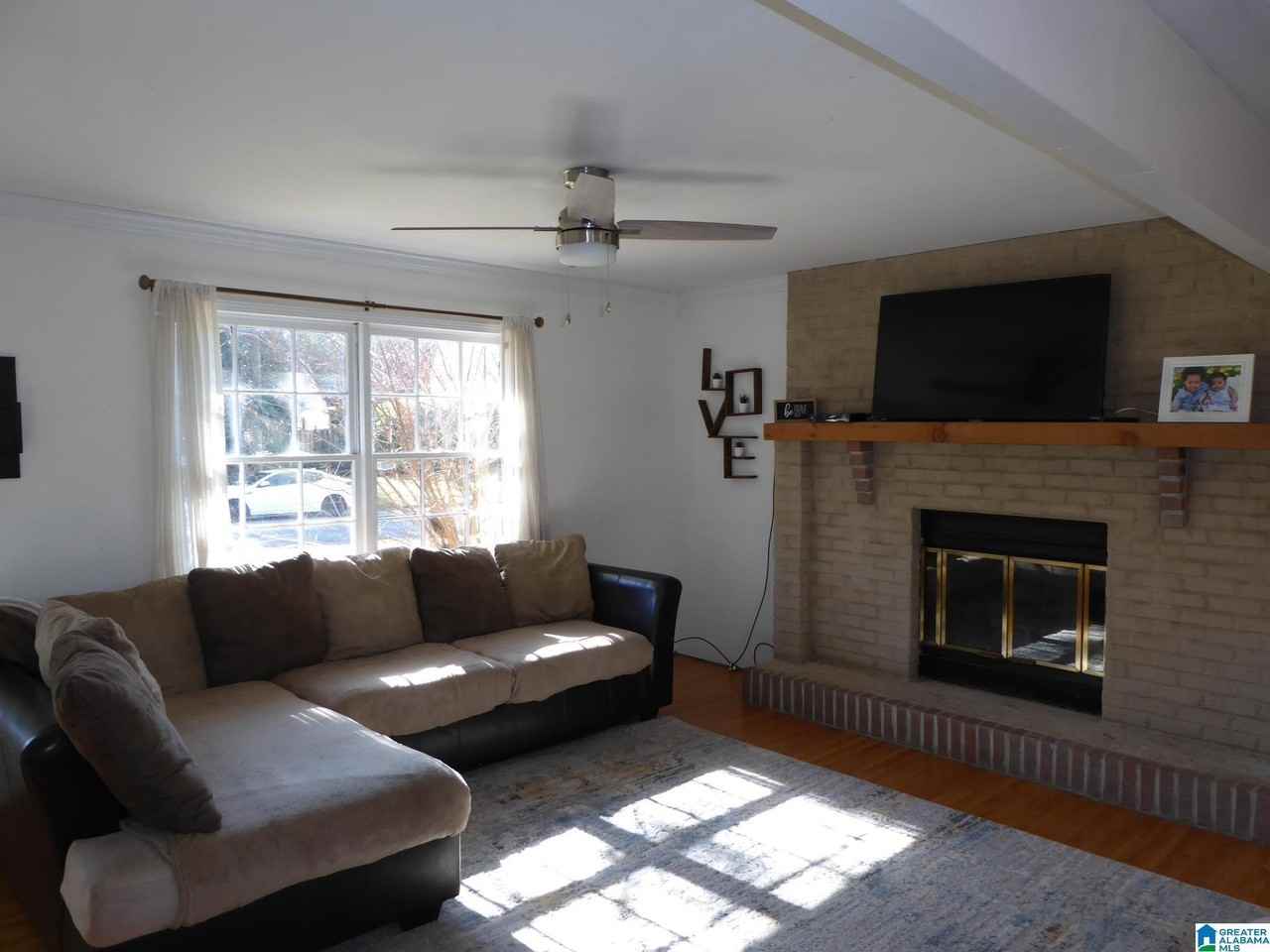 124 Venetian Way - Photo 3 of 49