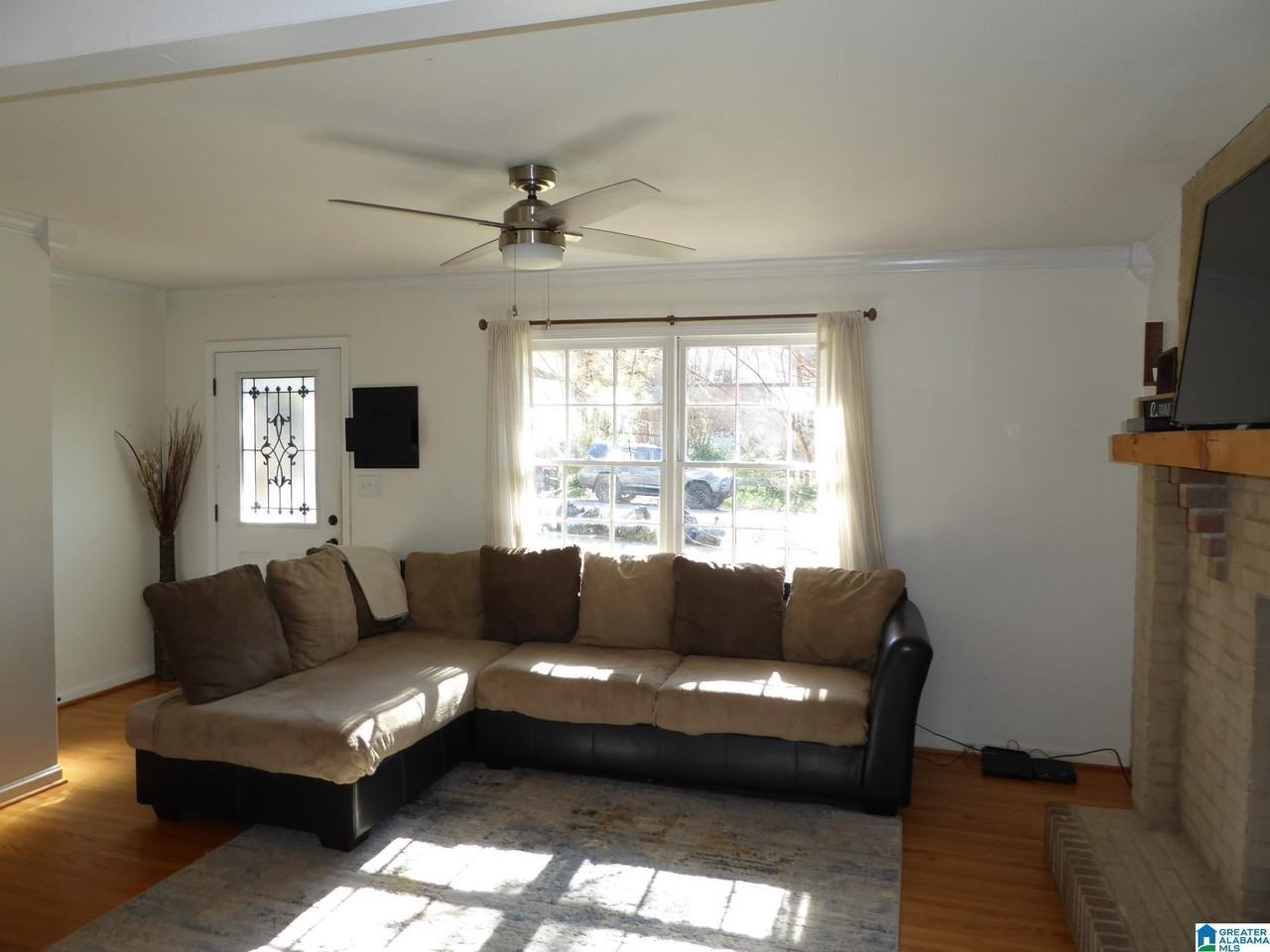 124 Venetian Way - Photo 4 of 49