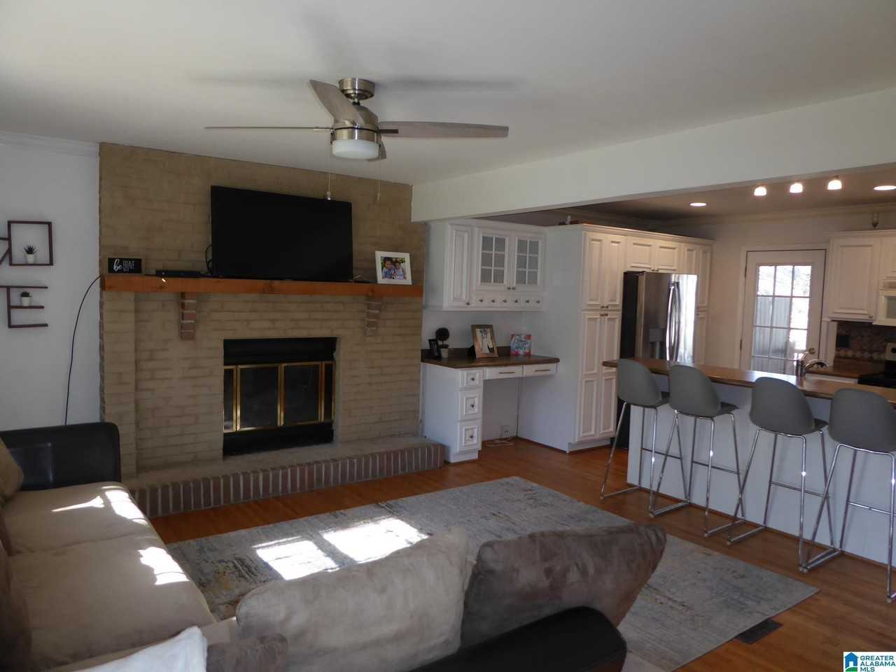 124 Venetian Way - Photo 5 of 49