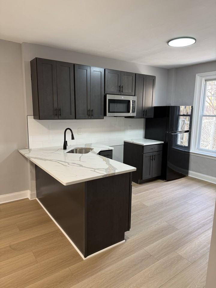 5514 Crowson St #1 - Photo 4 of 10