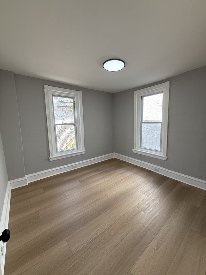 5514 Crowson St #1 - Photo 7 of 10