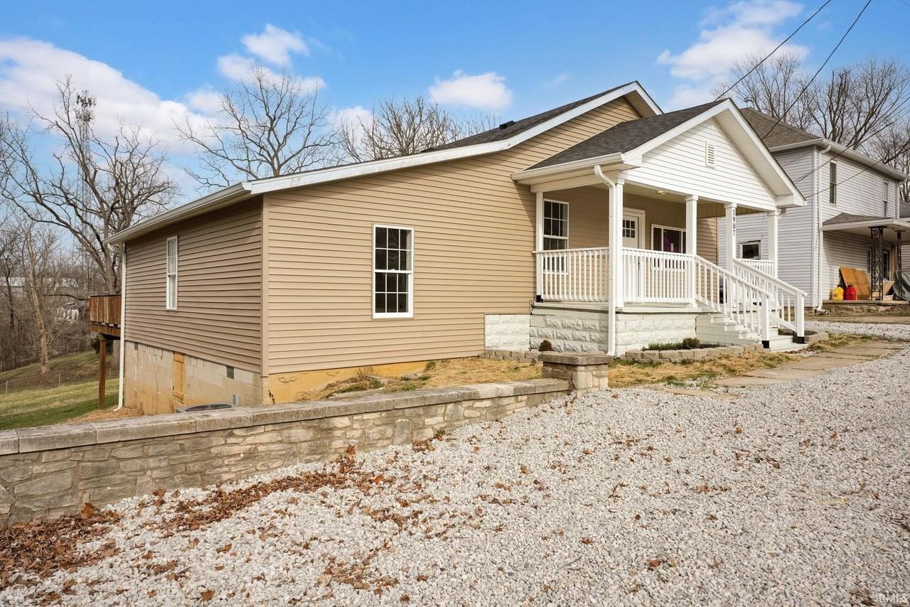 1907 11th St - Photo 2 of 21