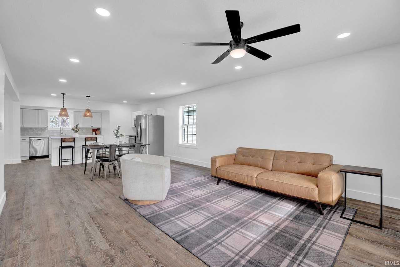 1907 11th St - Photo 3 of 21