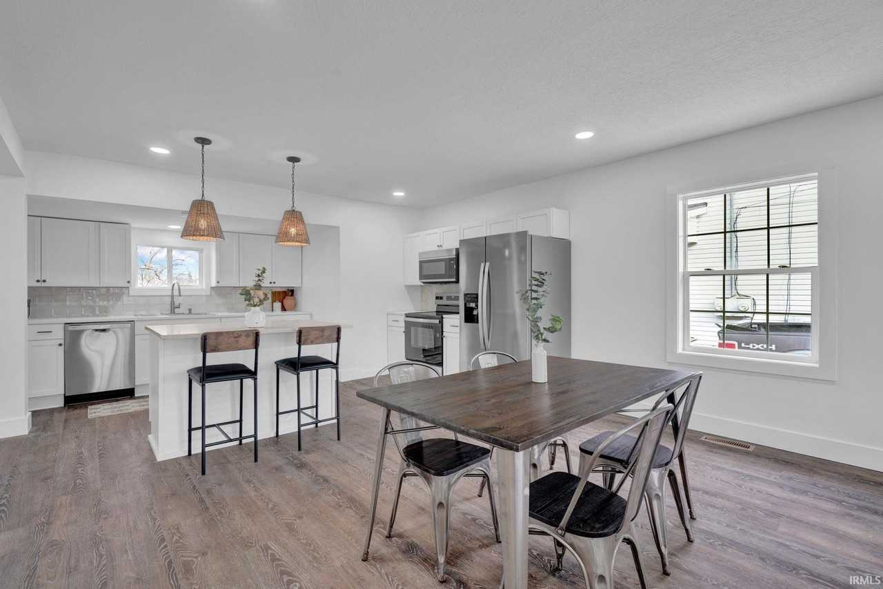 1907 11th St - Photo 5 of 21