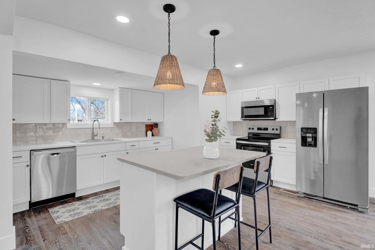 1907 11th St - Photo 6 of 21