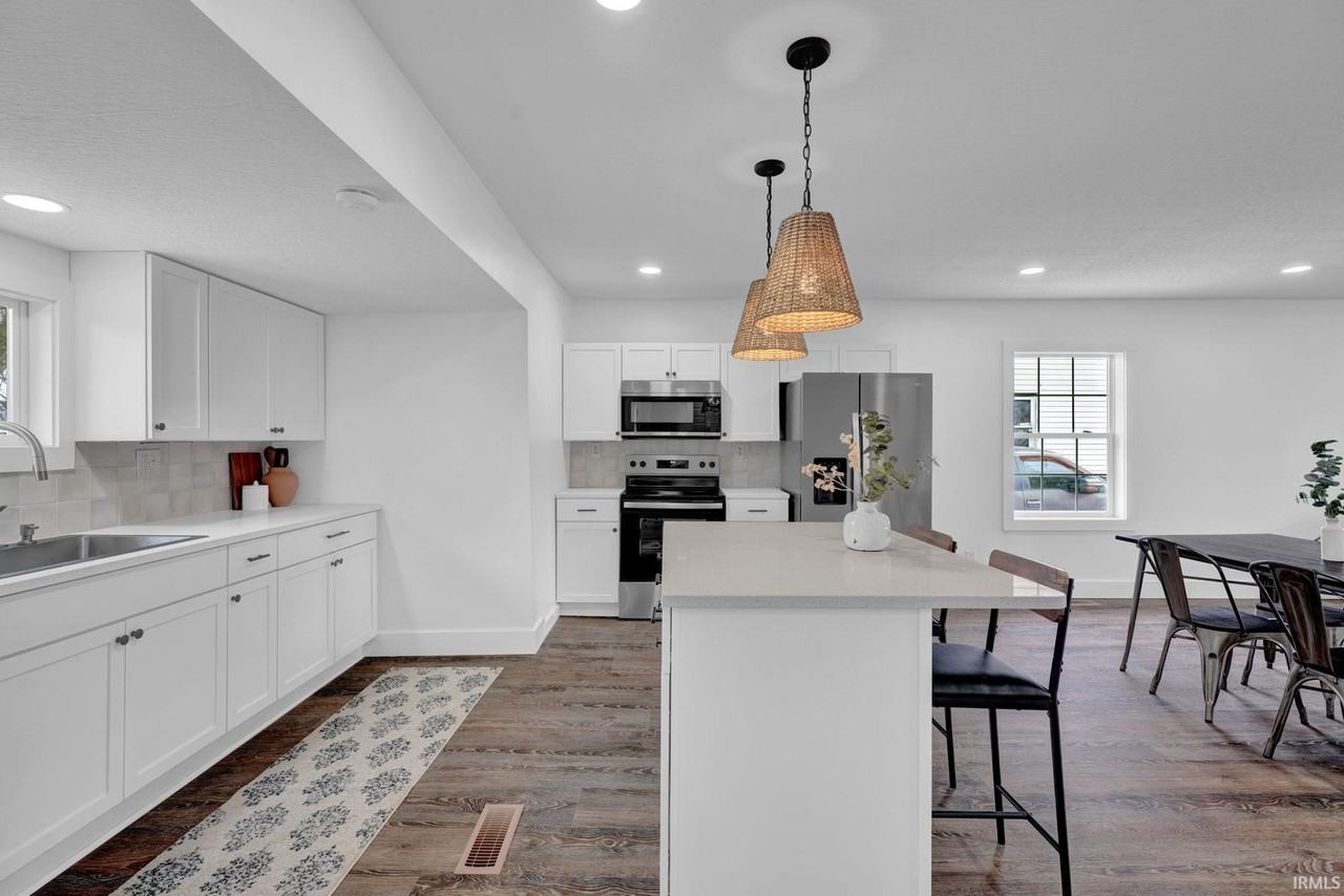 1907 11th St - Photo 7 of 21