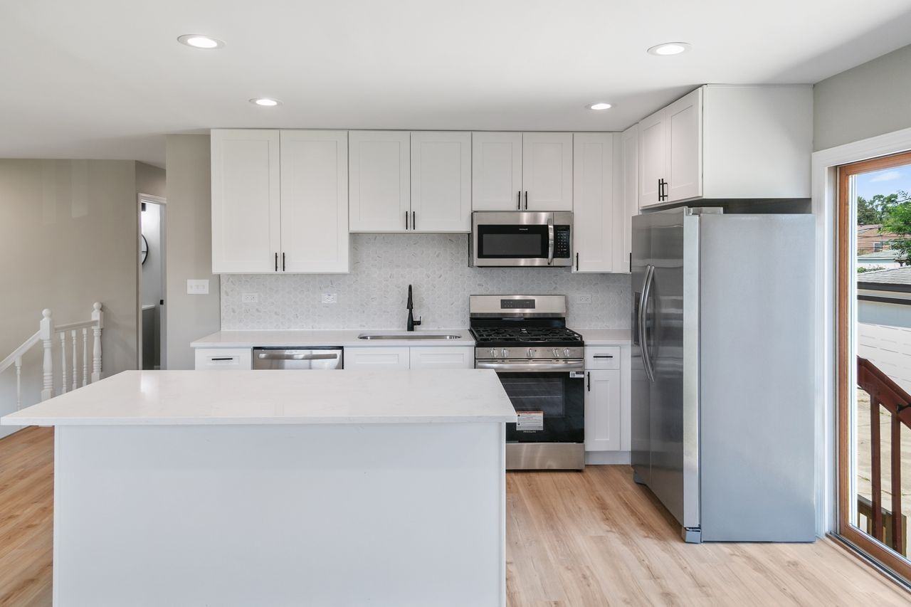 118 Windsor Ln, Glendale Heights, IL 60139 #1 - Photo 2 of 16