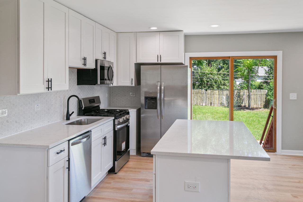 118 Windsor Ln, Glendale Heights, IL 60139 #1 - Photo 4 of 16