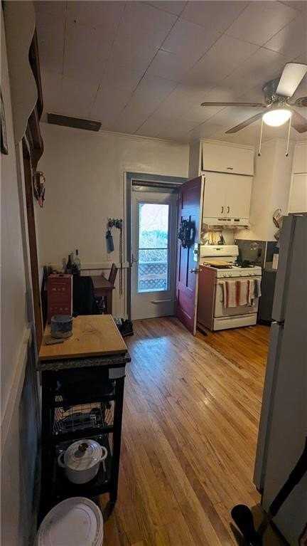 9 Rowley St Apt 3 - Photo 7 of 14