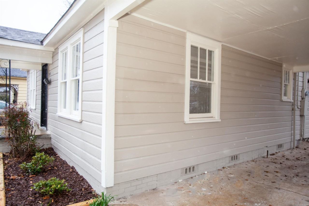 4701 Atkins St - Photo 3 of 18