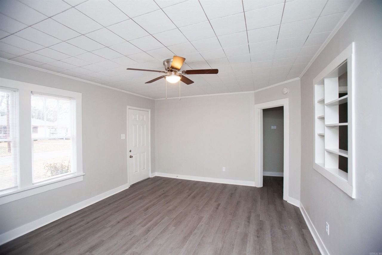 4701 Atkins St - Photo 4 of 18