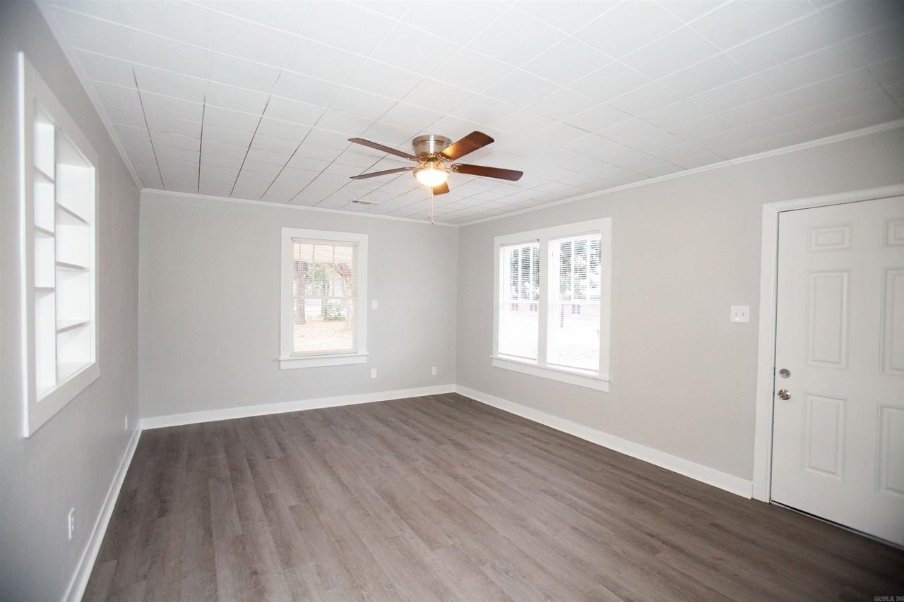 4701 Atkins St - Photo 5 of 18