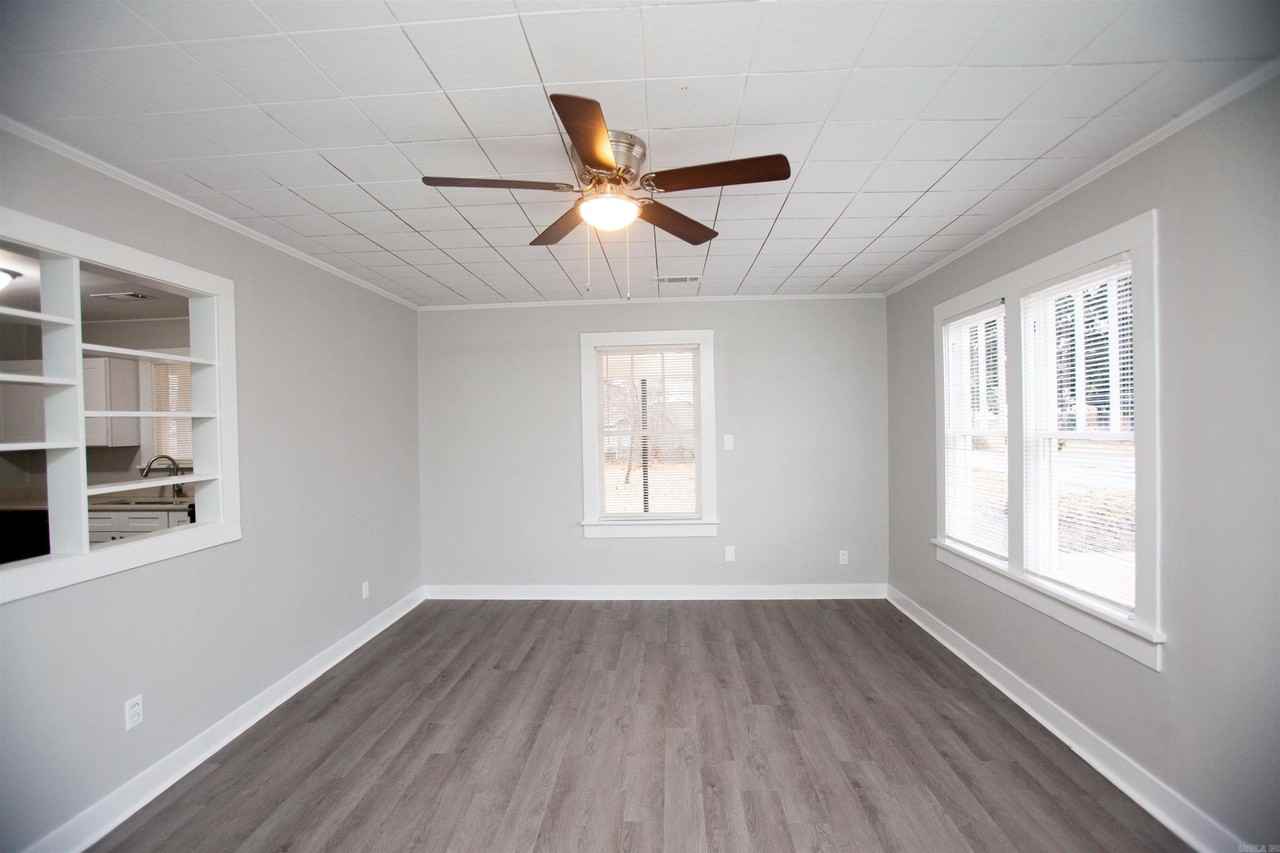 4701 Atkins St - Photo 6 of 18