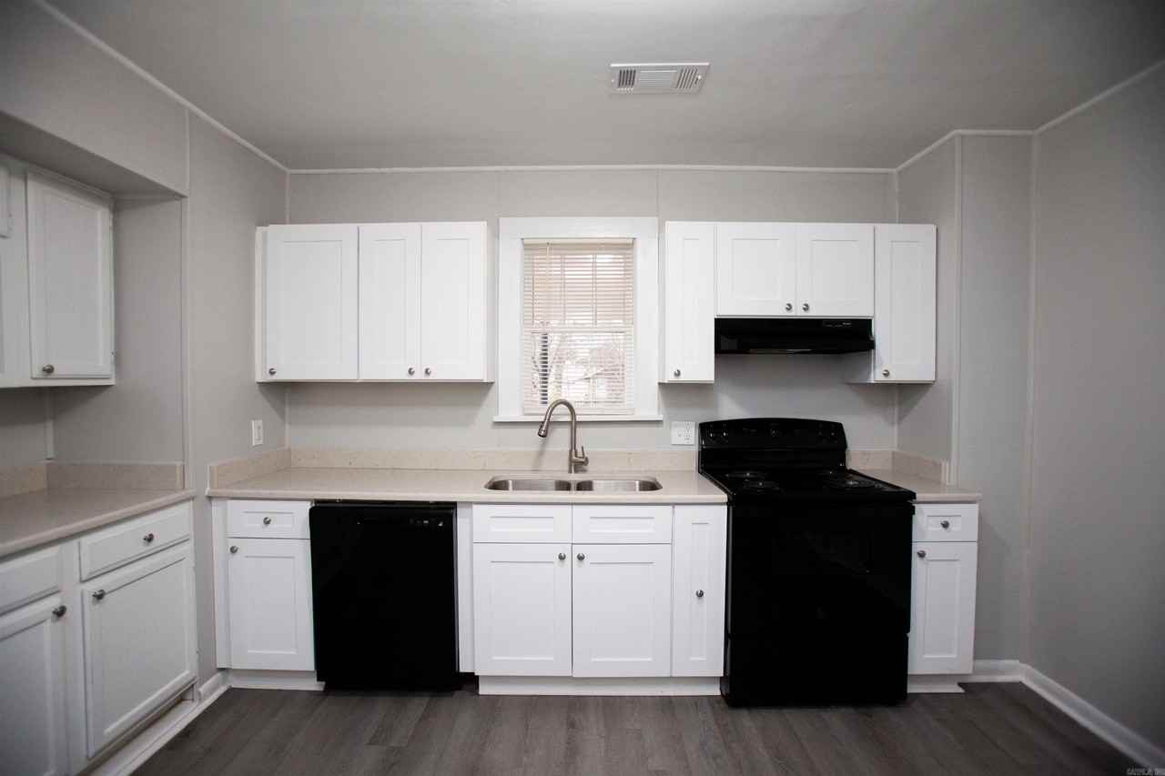 4701 Atkins St - Photo 7 of 18