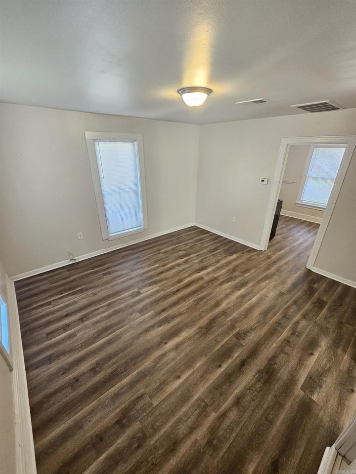 1908 Augusta St - Photo 3 of 8