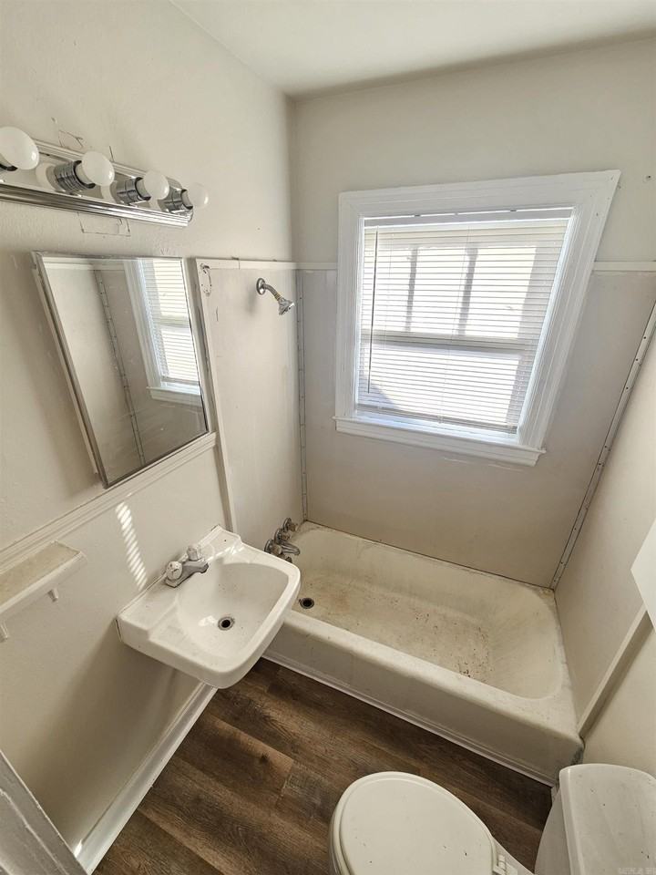 1908 Augusta St - Photo 6 of 8