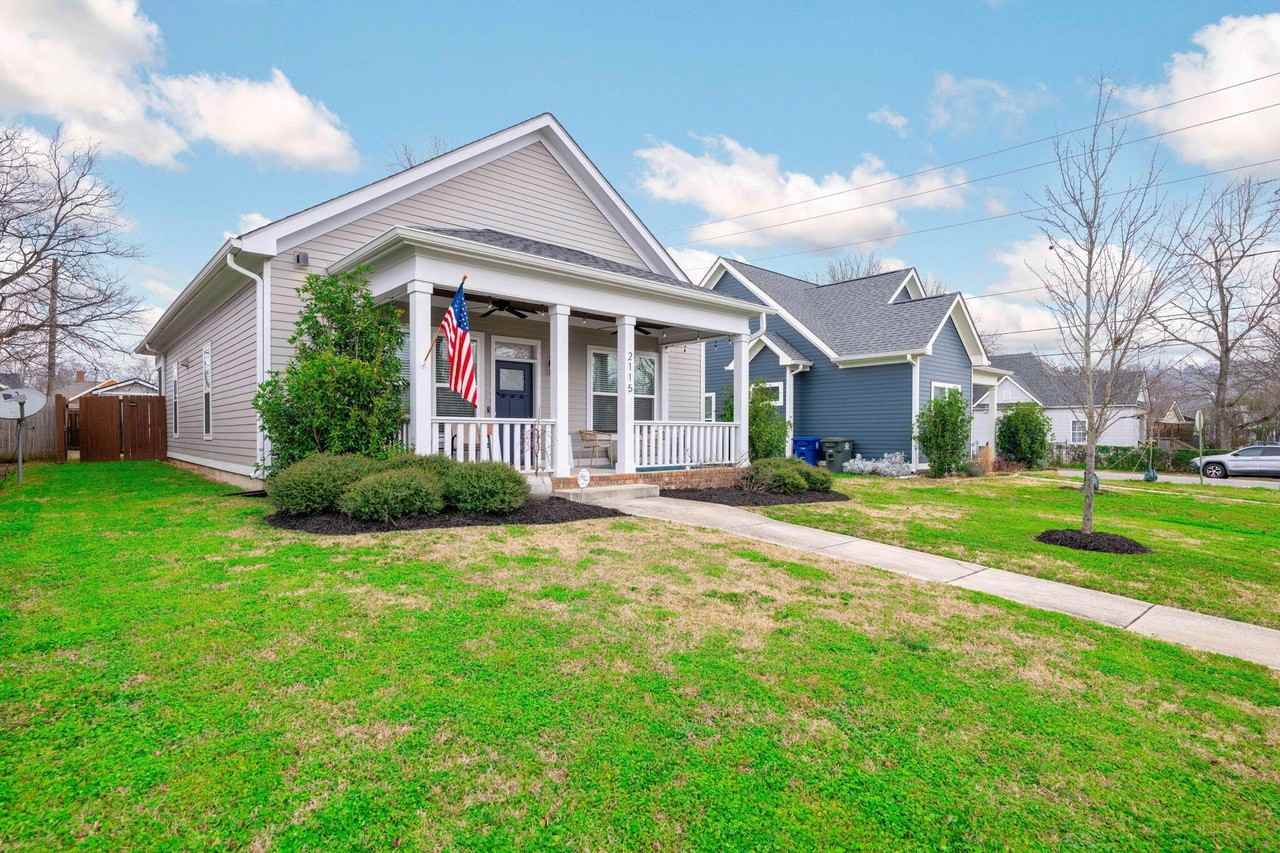 2115 Union Ave - Photo 5 of 50