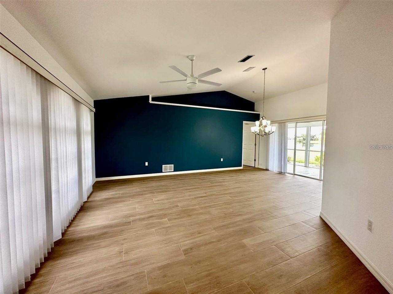 2169 Onondaga Ln - Photo 4 of 34