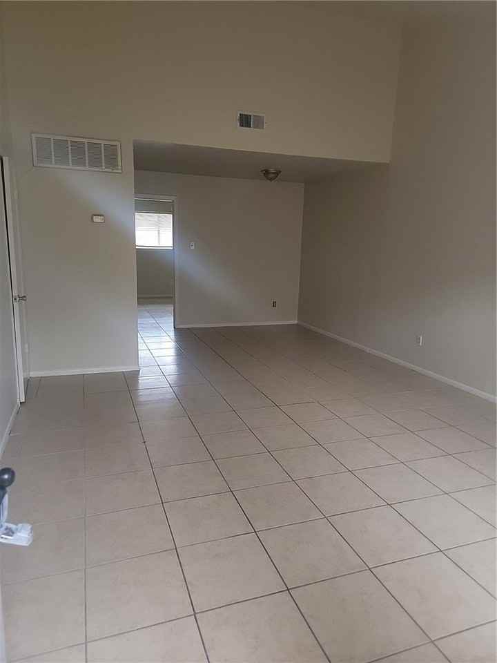 5735 Crestmore Dr - Photo 3 of 19