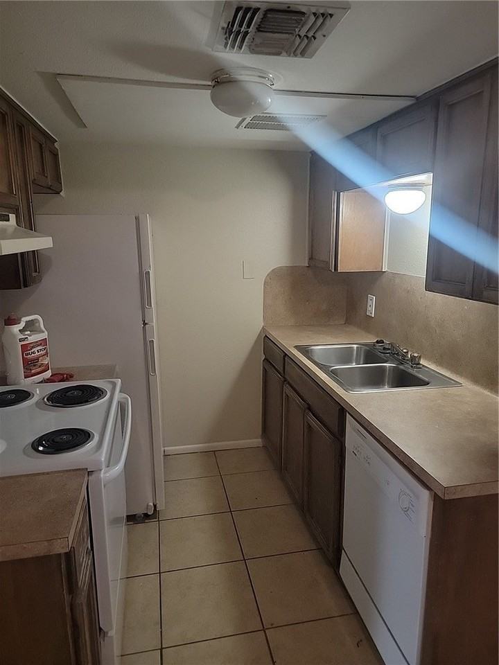 5735 Crestmore Dr - Photo 4 of 19