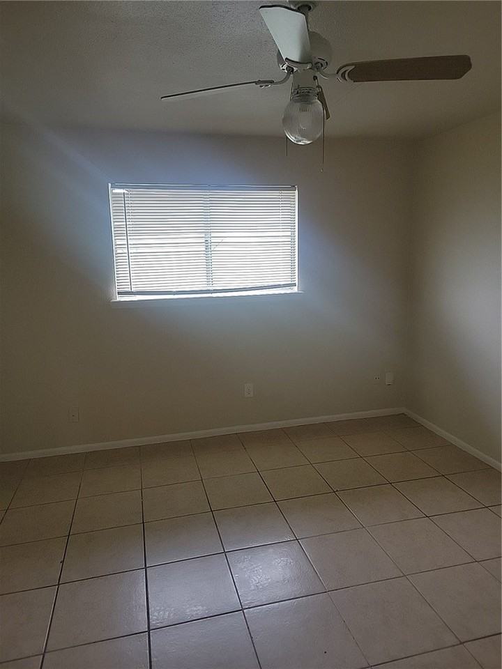 5735 Crestmore Dr - Photo 7 of 19