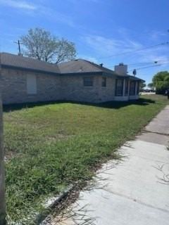 2425 Bevecrest Dr - Photo 2 of 11