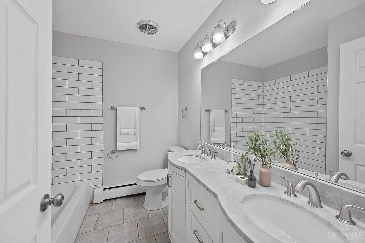 6210 Ridge Ave Apt 5 - Photo 7 of 9