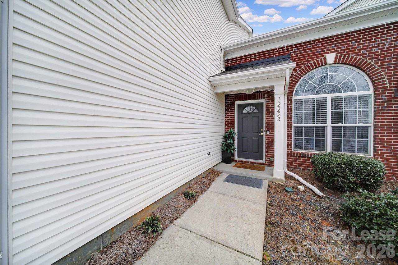 12252 Stratfield Place Cir - Photo 4 of 36