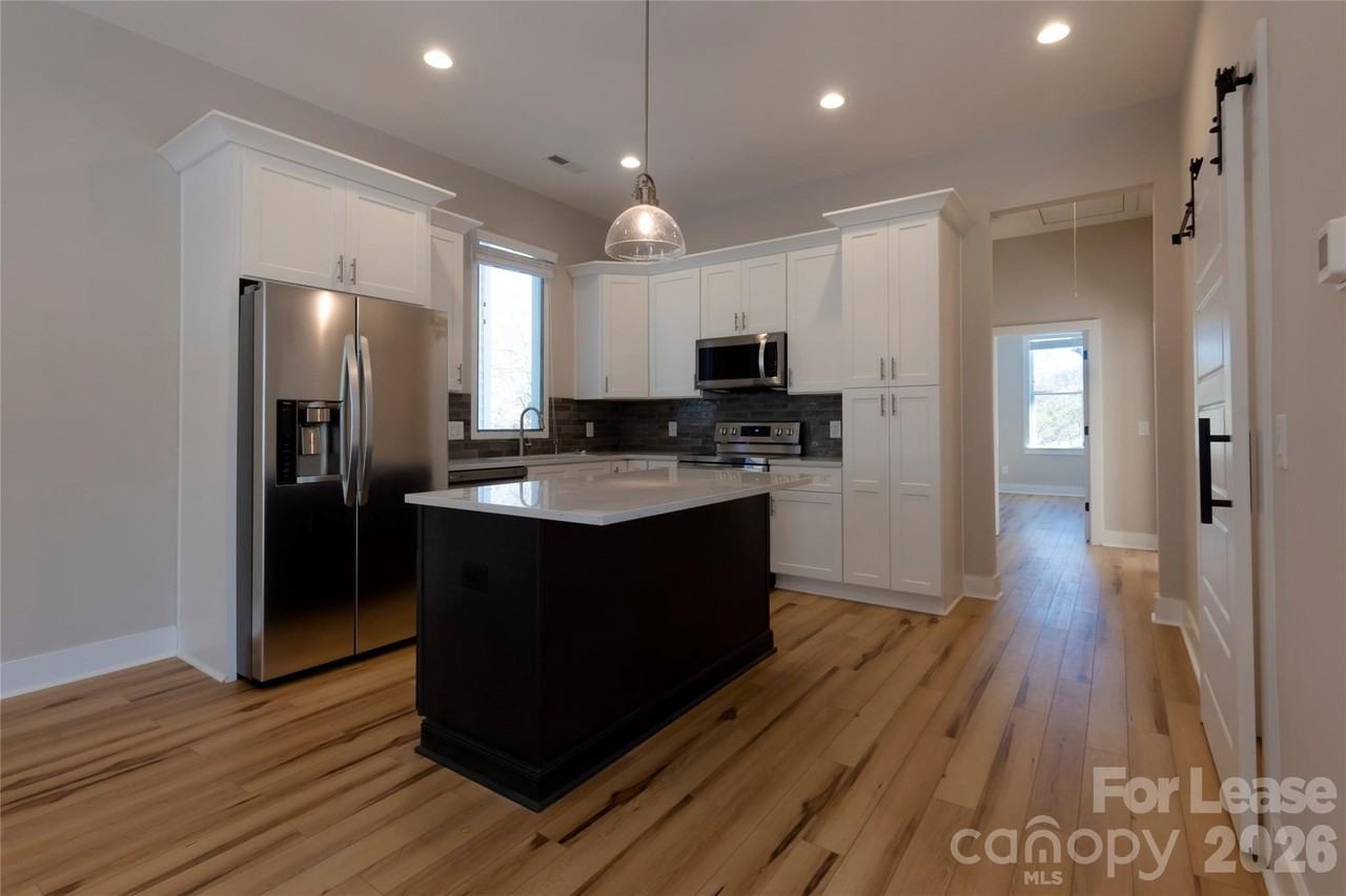 309 Houston St Unit B - Photo 3 of 14