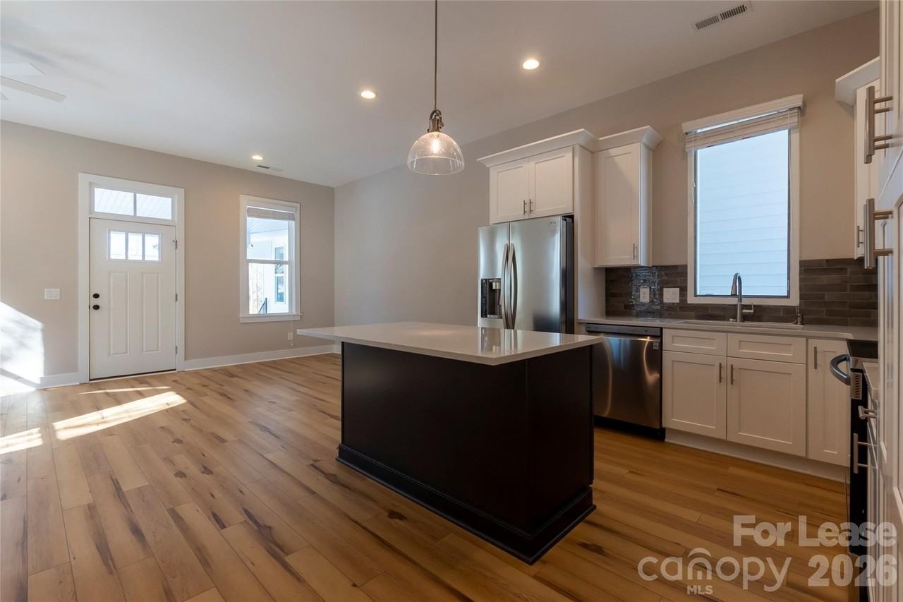 309 Houston St Unit B - Photo 4 of 14