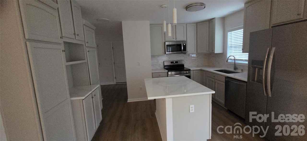 1912 Baxter St - Photo 4 of 11