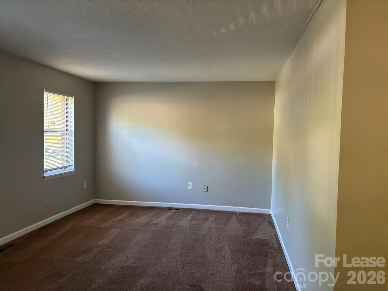 3633 Driftwood Dr - Photo 4 of 22