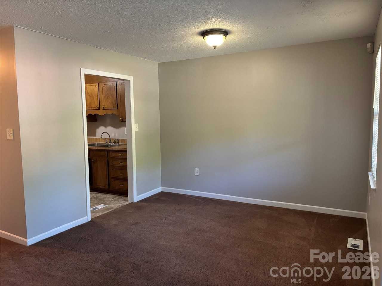 3633 Driftwood Dr - Photo 5 of 22