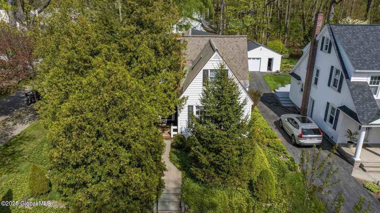 34 Pinewood Ave - Photo 3 of 50