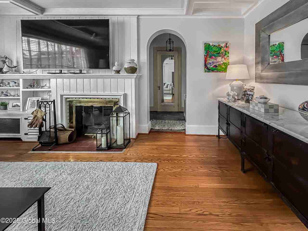 34 Pinewood Ave - Photo 5 of 50