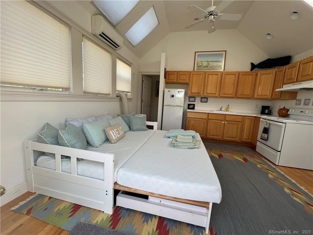 141 Middle Beach Rd - Photo 4 of 8