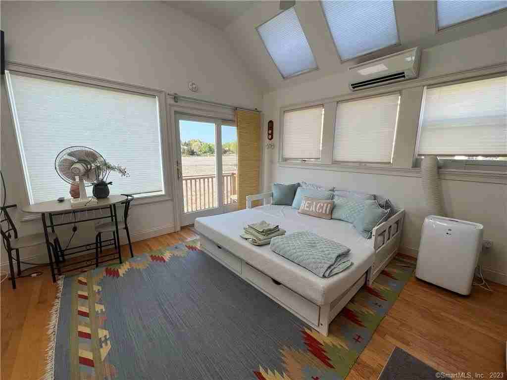 141 Middle Beach Rd - Photo 5 of 8