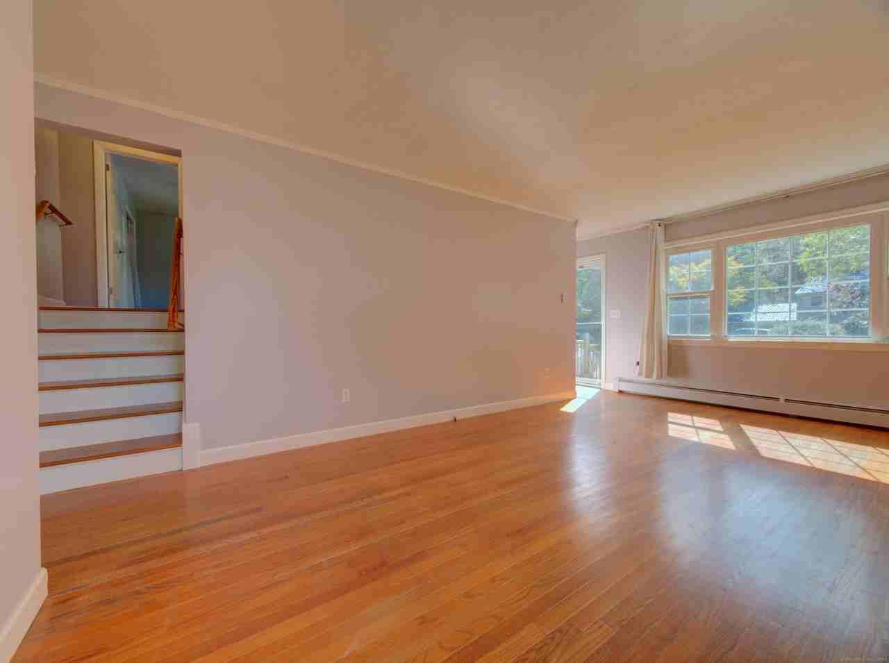 24 Larchmont Ter - Photo 4 of 35