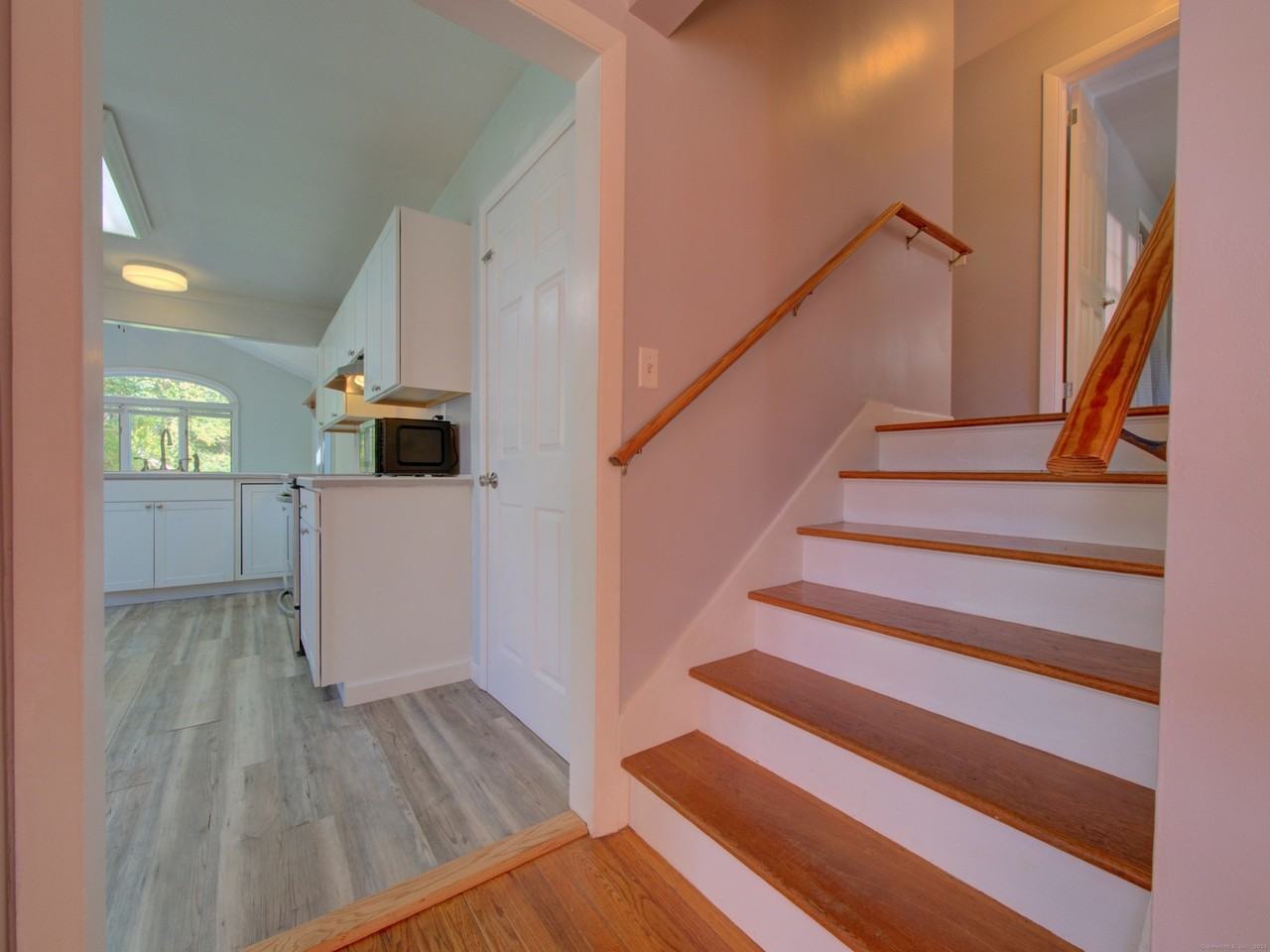 24 Larchmont Ter - Photo 5 of 35