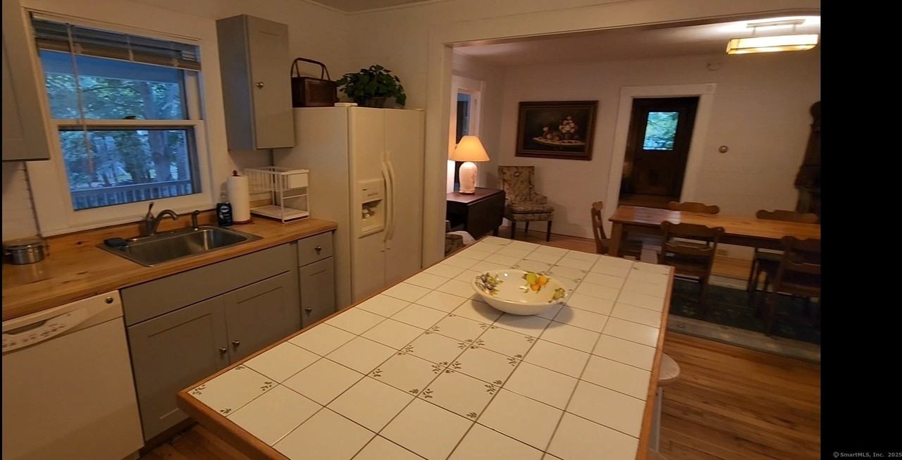 264 Twin Lakes Rd - Photo 3 of 15