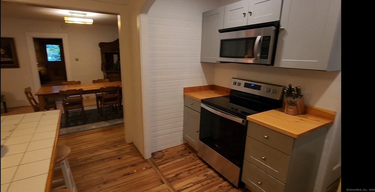 264 Twin Lakes Rd - Photo 4 of 15