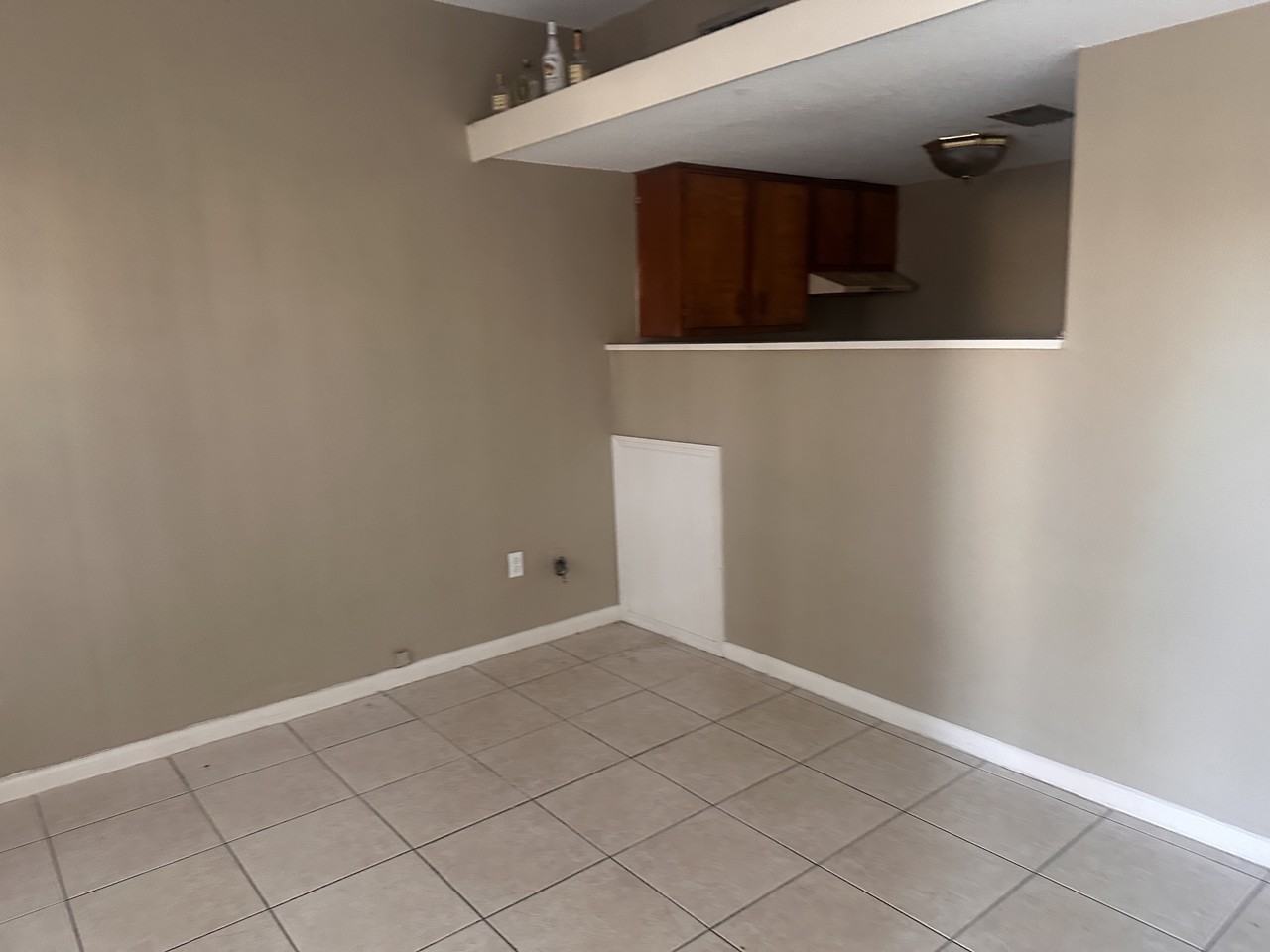 2212 E Silver Springs Blvd, Apt 13 - Photo 2 of 4