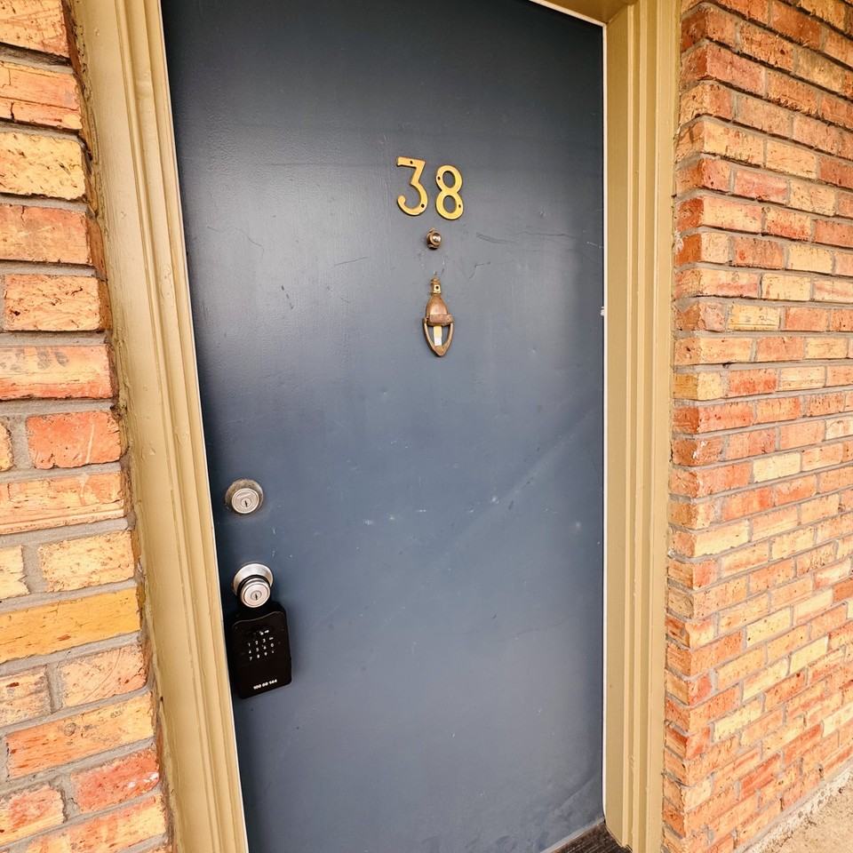 208 10th St - Photo 2 of 11