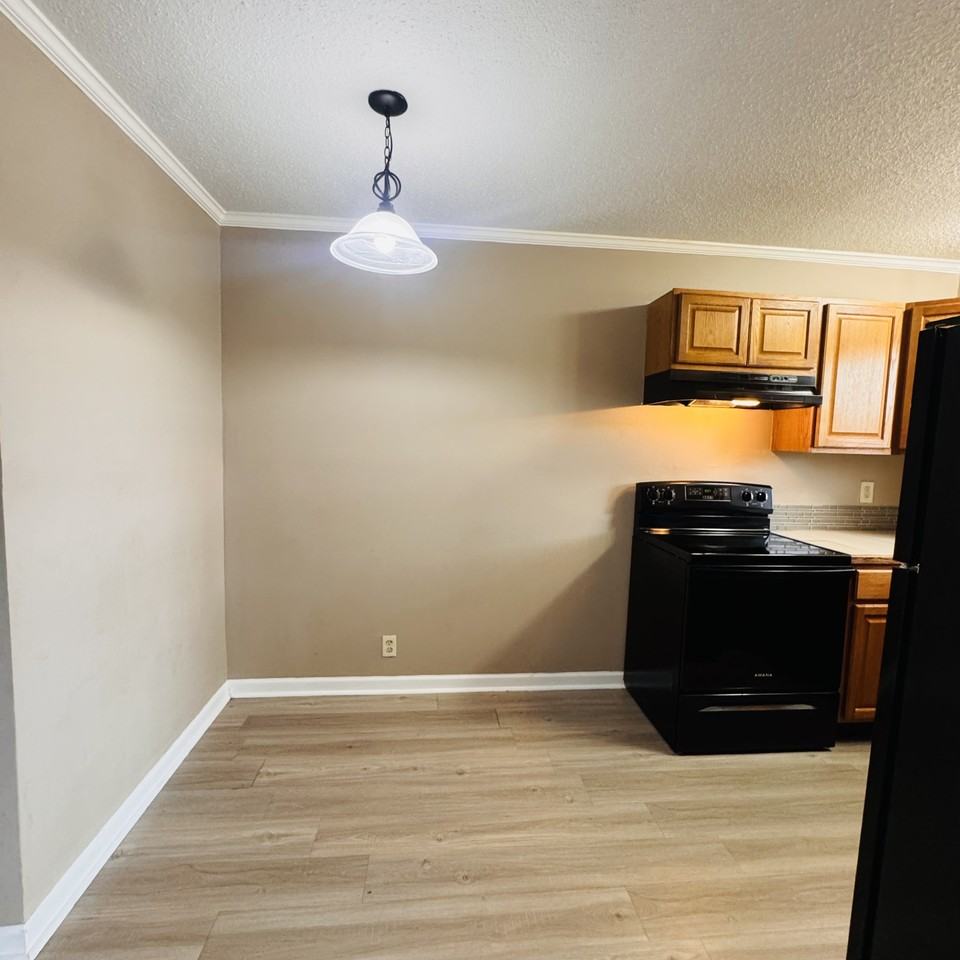 208 10th St - Photo 5 of 11