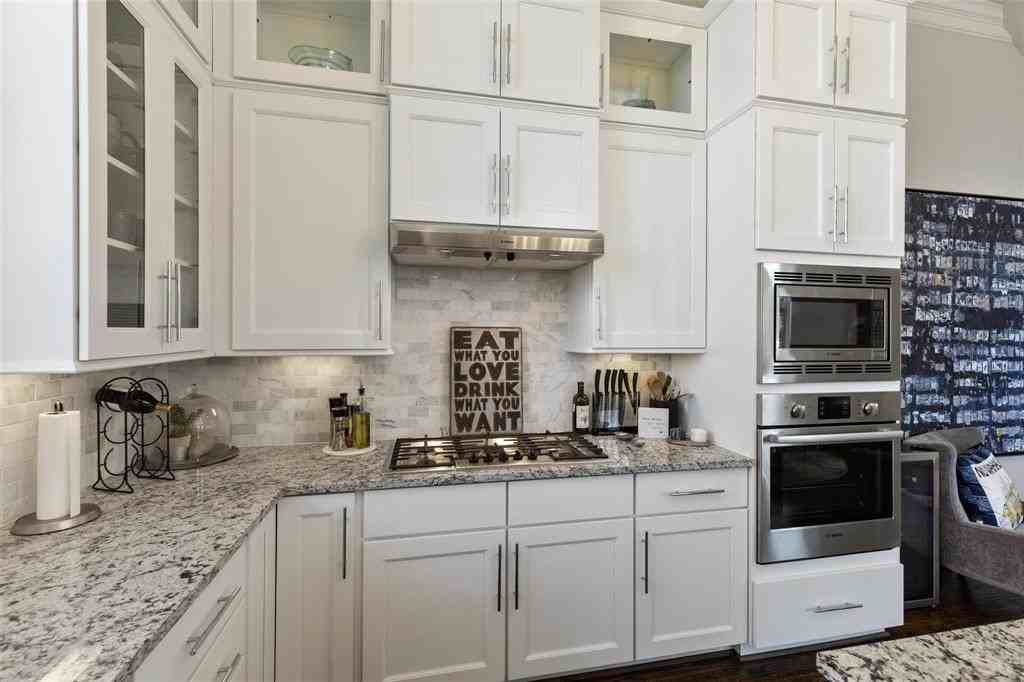 916 W Peach St - Photo 4 of 28