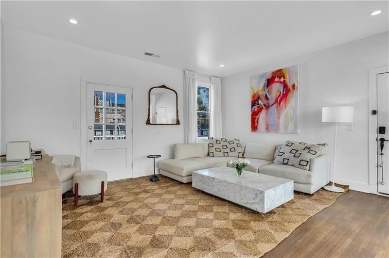 88 Peachtree Memorial Dr Nw Apt 4 - Photo 3 of 30