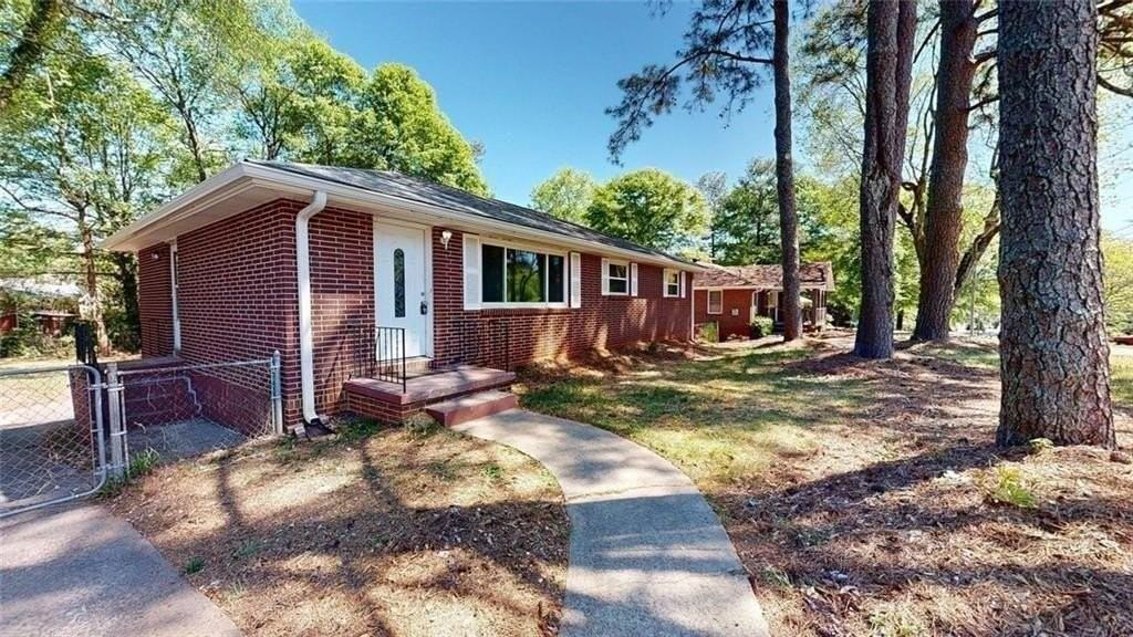 8 Larose Dr Sw - Photo 2 of 38