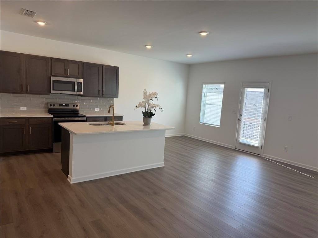 6715 Armonia Dr - Photo 5 of 32