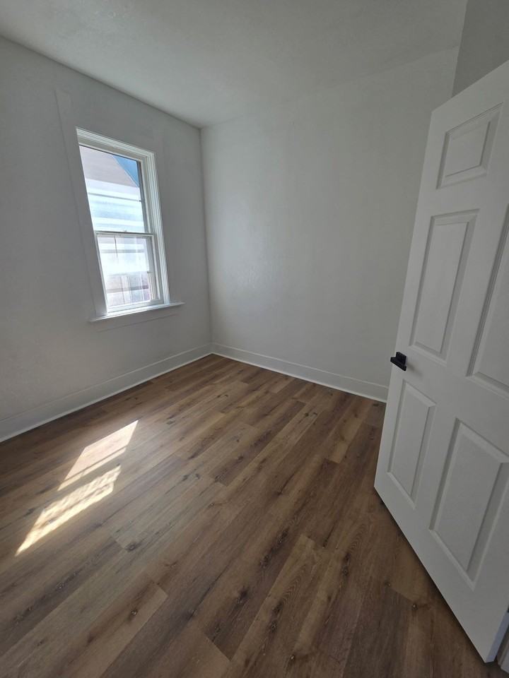 100 East Meinecke Avenue - Photo 2 of 7