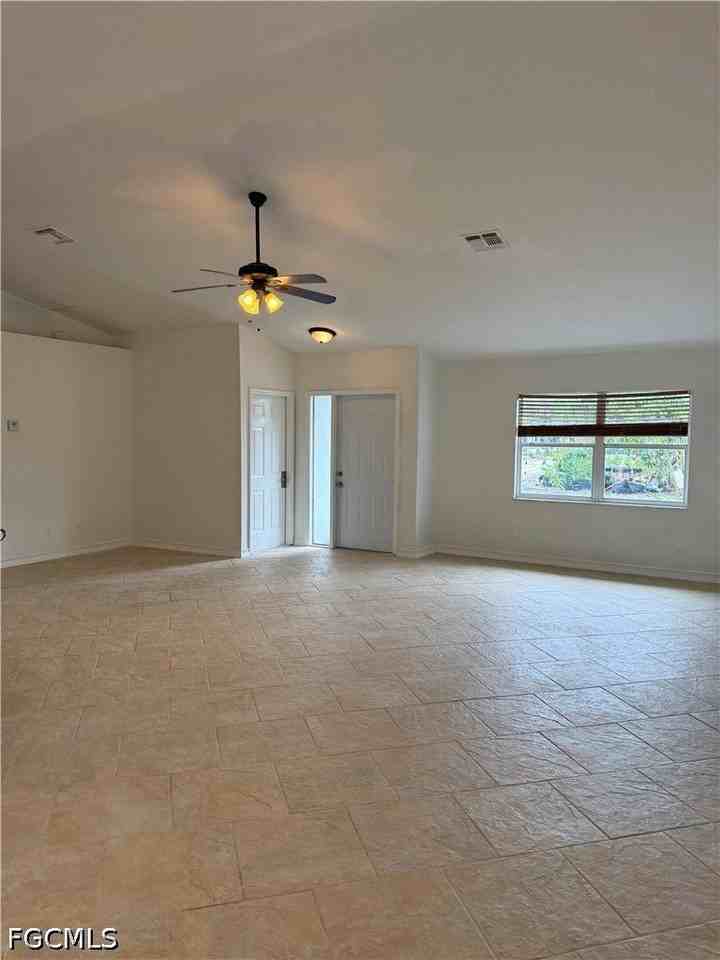 1371 14th Ave Ne - Photo 4 of 23